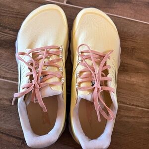 Women’s ALTRA Superior running shoes, sz 9.5